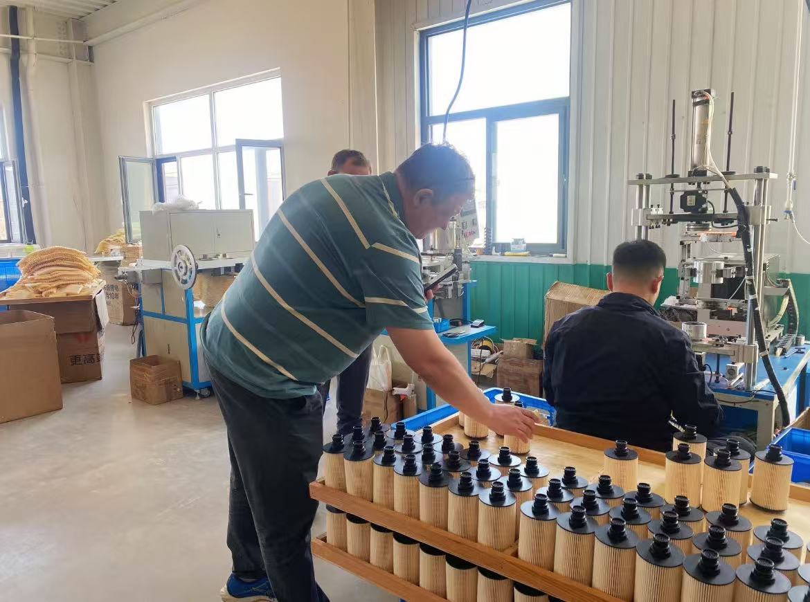 I clienti russi visitano la fabbrica di filtri Guohao